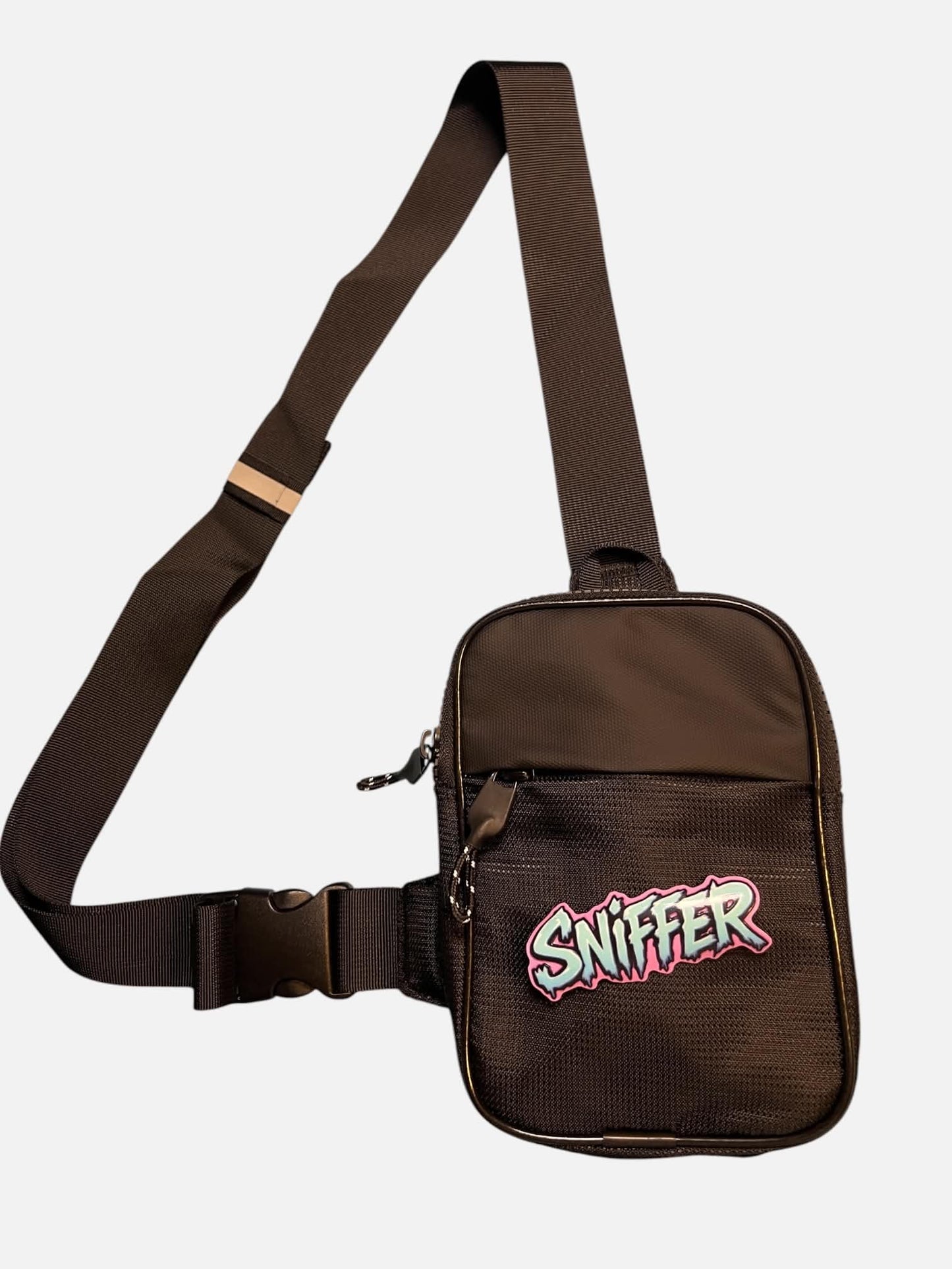 Chest bag, sling bag, i svart med olika 3d tryck som RETIRED TWINK,  WOOF mfl