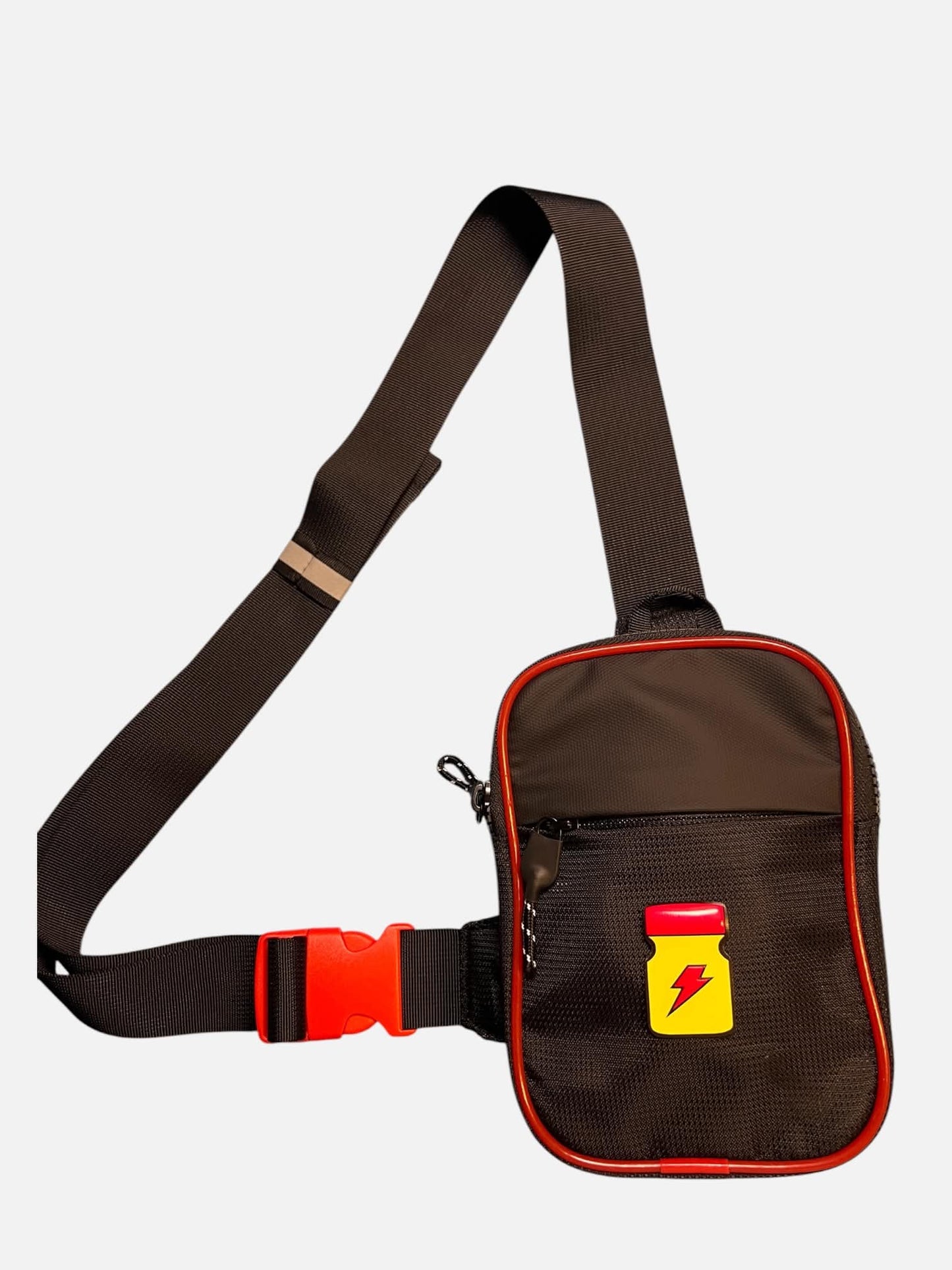 Chest bag, sling bag, i svart och rött med olika 3d tryck som GAYMER, EWW KEEP YOUR KIDS AWAY mfl