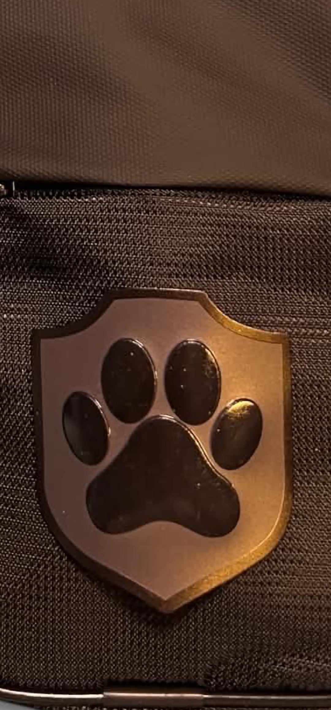 Chest bag, sling bag, i svart och grönt med olika 3d tryck som poppers, GAYMER mfl
