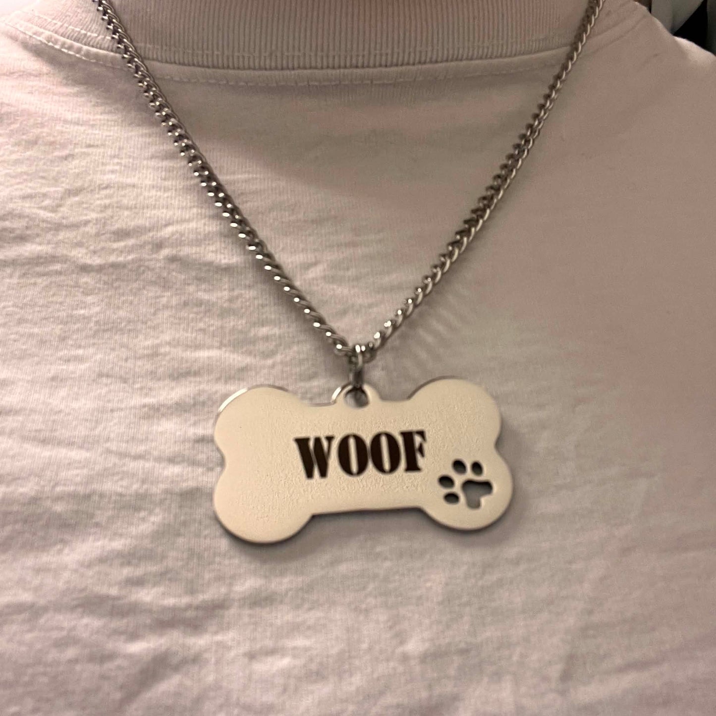 Halsband med ben för valpar som gillar puppy play med texterna, good boy, WOOF eller puppy