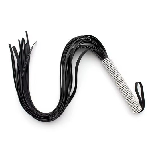 Flogger, piska i läder och strass