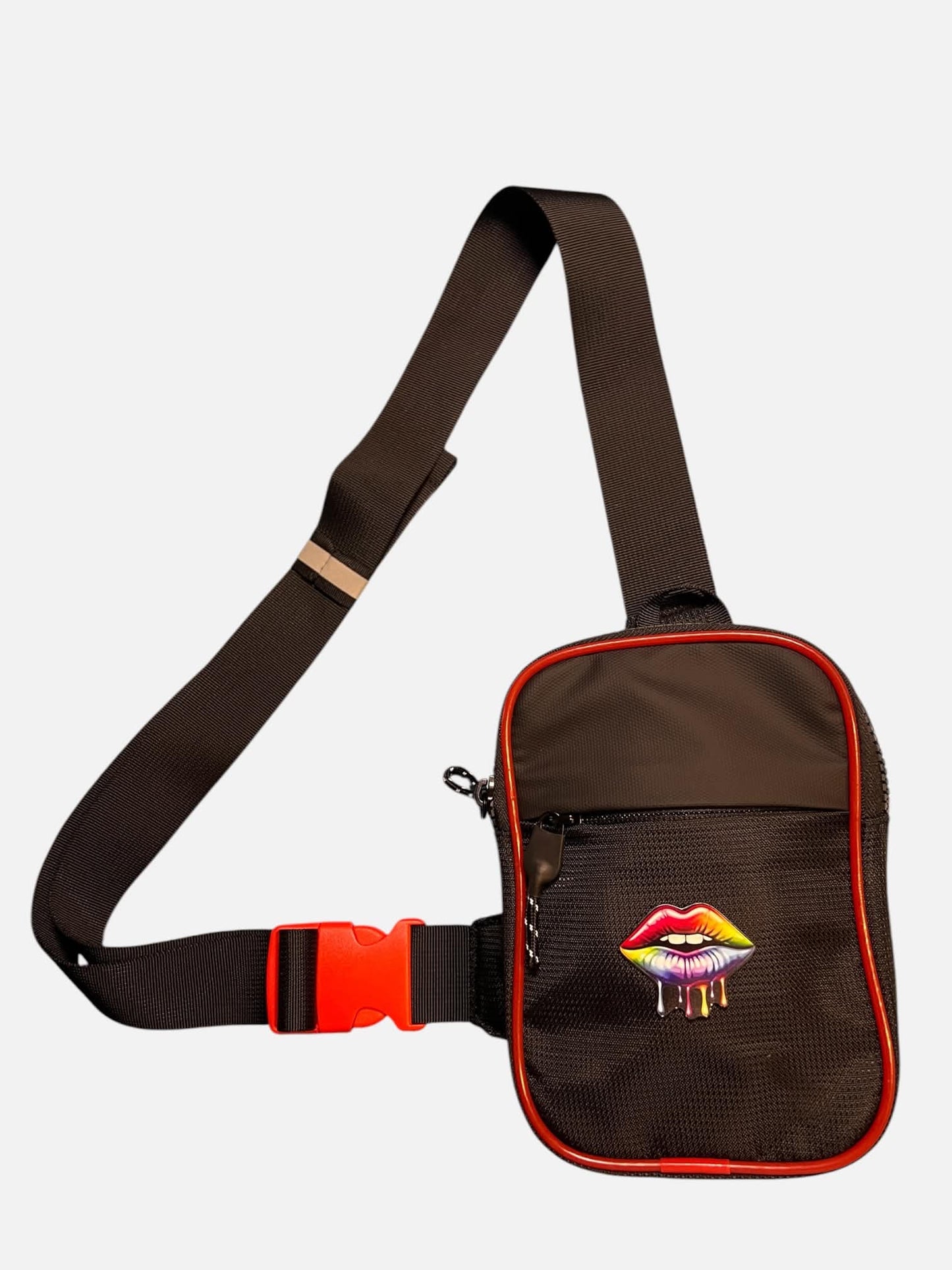 Chest bag, sling bag, i svart och rött med olika 3d tryck som GAYMER, EWW KEEP YOUR KIDS AWAY mfl