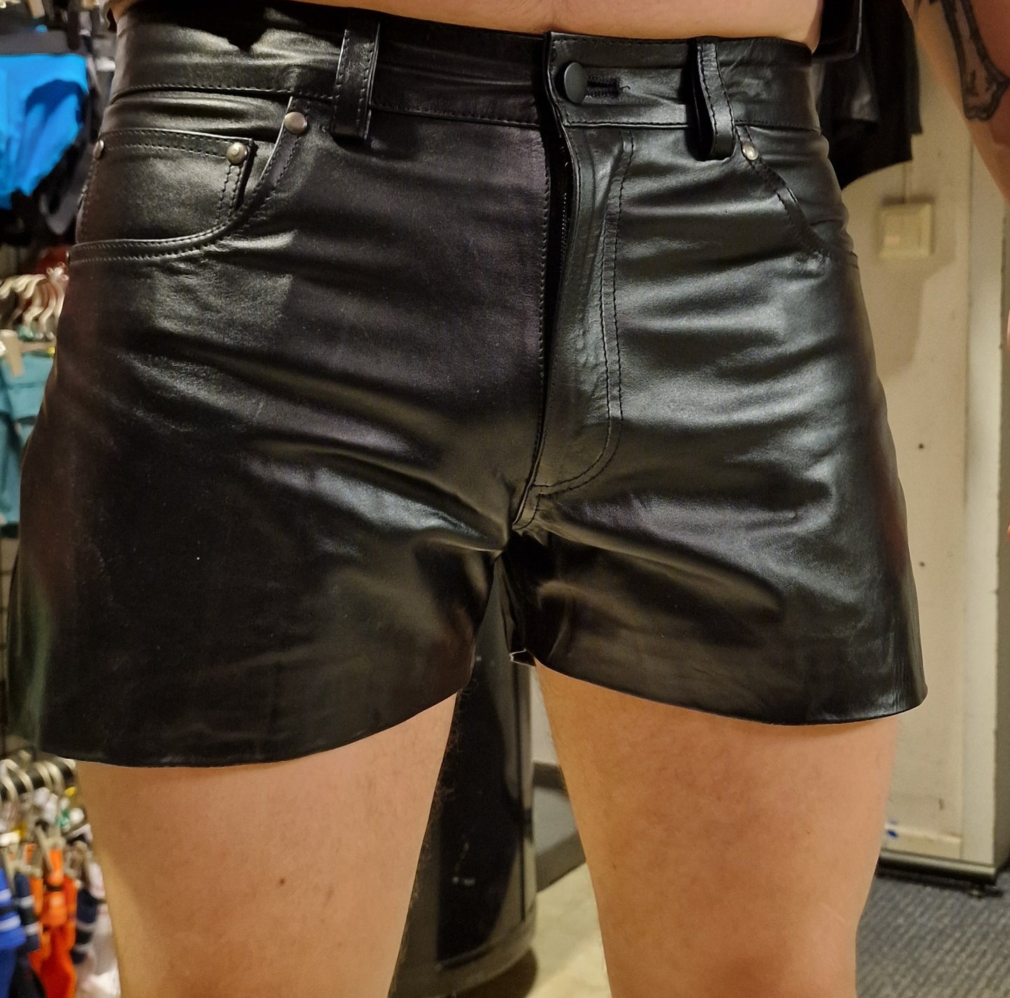 Shorts i äkta läder, inspirerade av klassiska 501 jeans