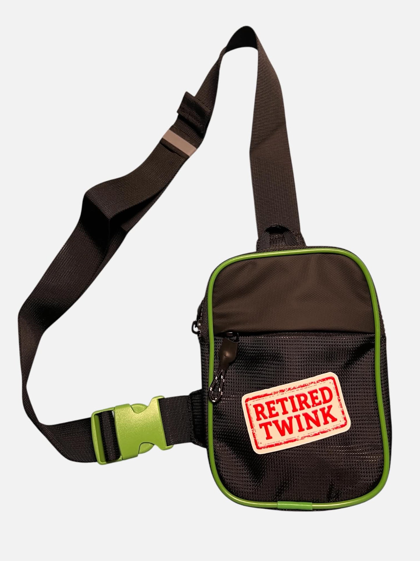 Chest bag, sling bag, i svart och grönt med olika 3d tryck som poppers, GAYMER mfl