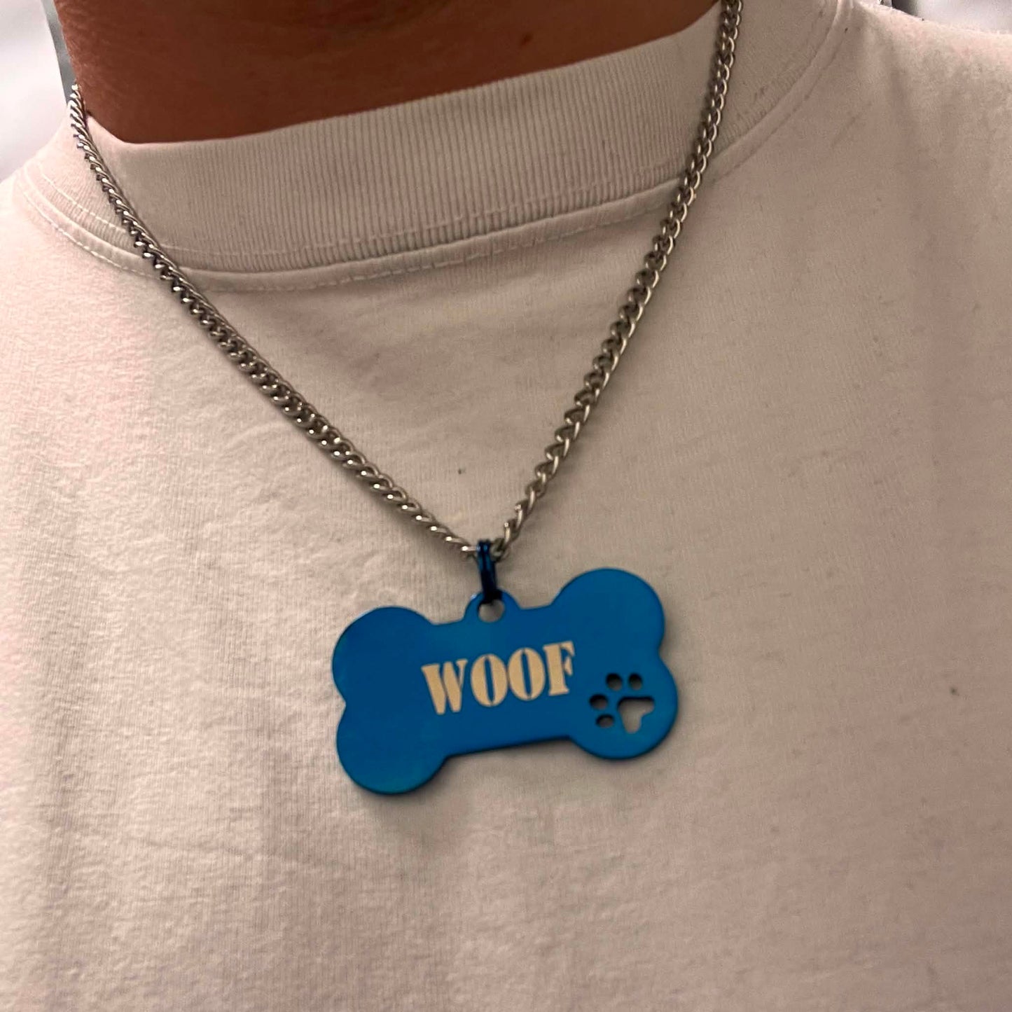 Halsband med ben för valpar som gillar puppy play med texterna, good boy, WOOF eller puppy