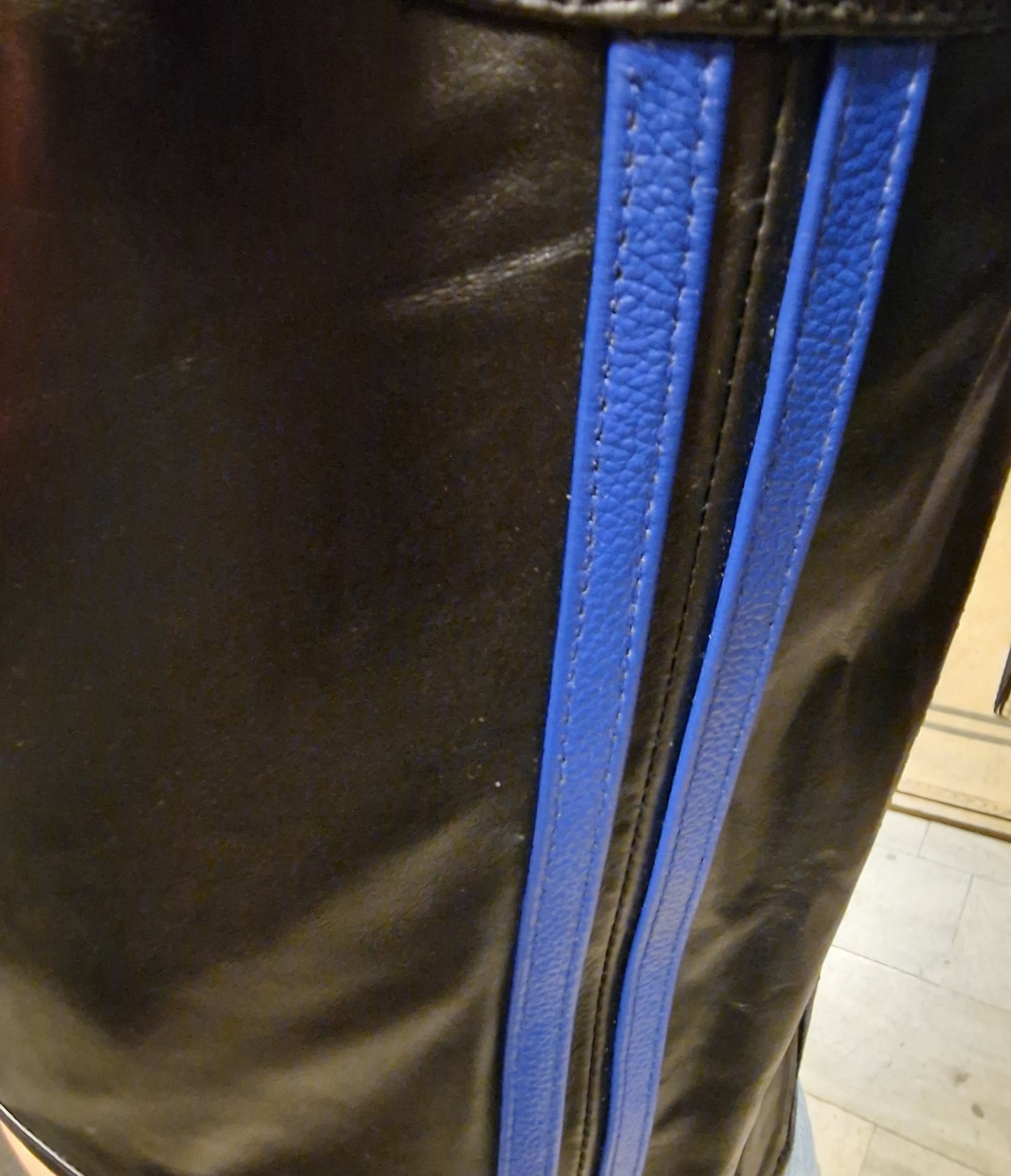Mens bar vest i äkta läder, svart/blå skinnväst