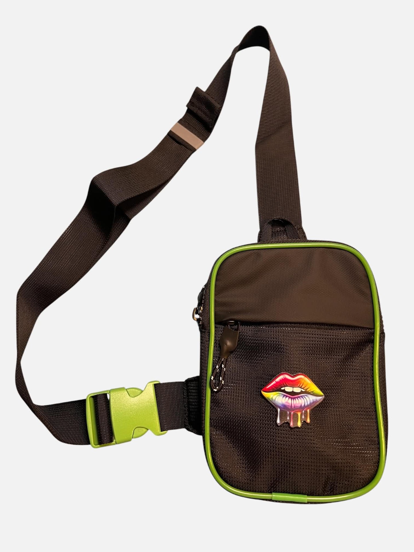 Chest bag, sling bag, i svart och grönt med olika 3d tryck som poppers, GAYMER mfl