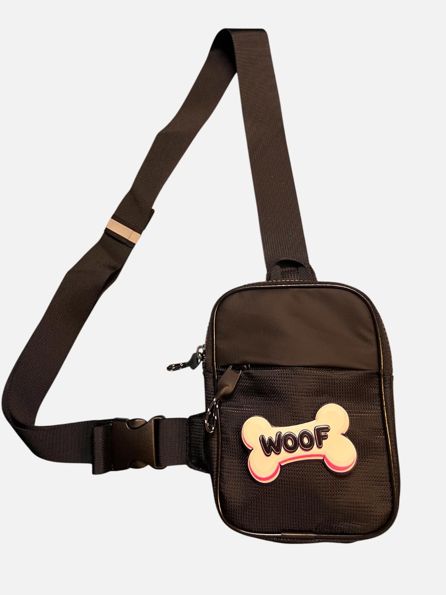 Chest bag, sling bag, i svart med olika 3d tryck som RETIRED TWINK,  WOOF mfl