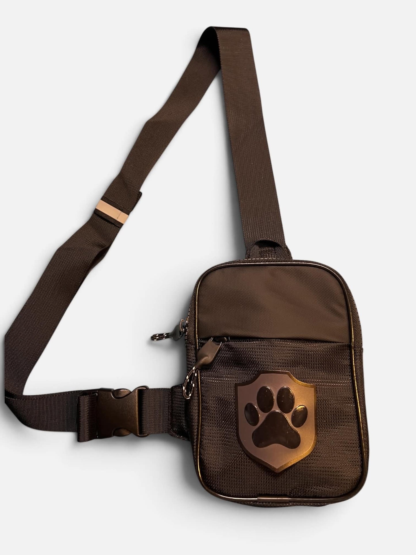 Chest bag, sling bag, i svart med olika 3d tryck som RETIRED TWINK,  WOOF mfl