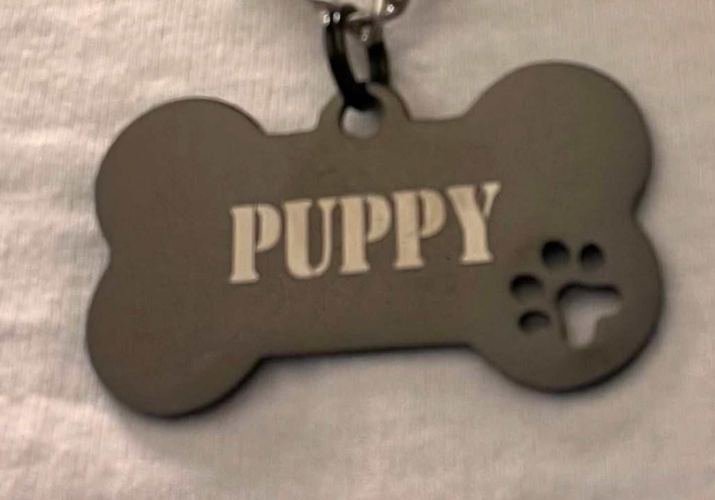 Halsband, tjock kedja, med ben för valpar som gillar puppy play med texterna, good boy, WOOF eller puppy