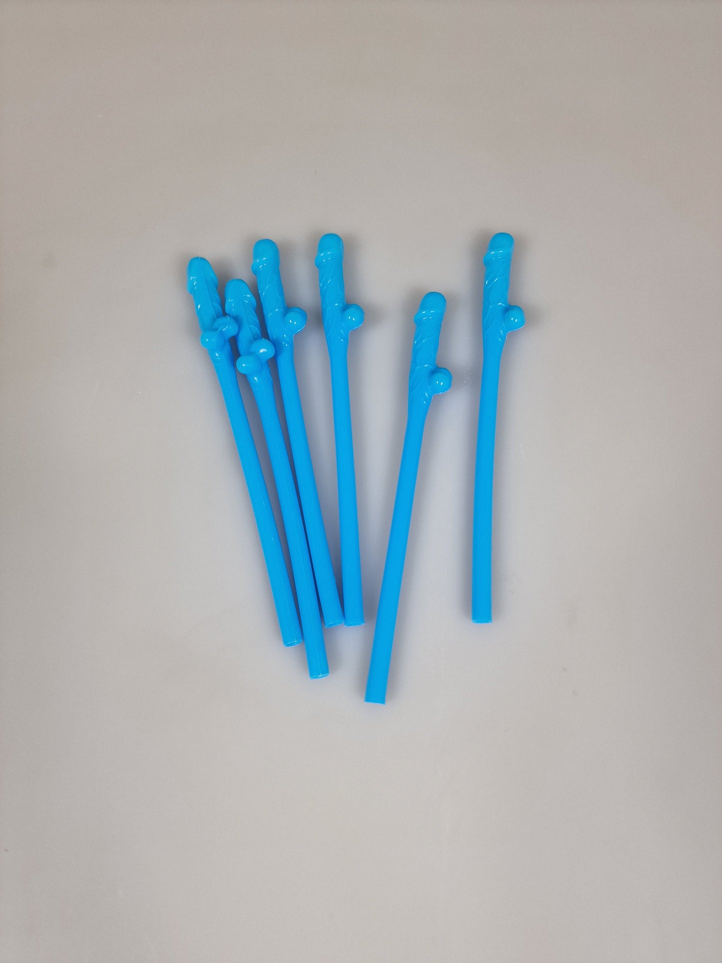 Roliga sugrör i plast med dickform - 6 pack i olika färg