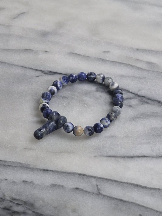 Bracelet made of the blue semi-precious stone sodalite