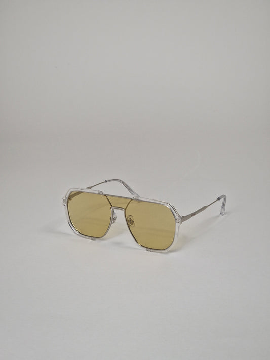 Polarisierte Sonnenbrille mit gelb getönten Gläsern in einem einzigartigen Modell. Nr. 21