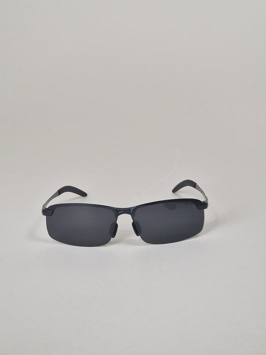 Solglasögon med polariserade svarttintade glas. No.36