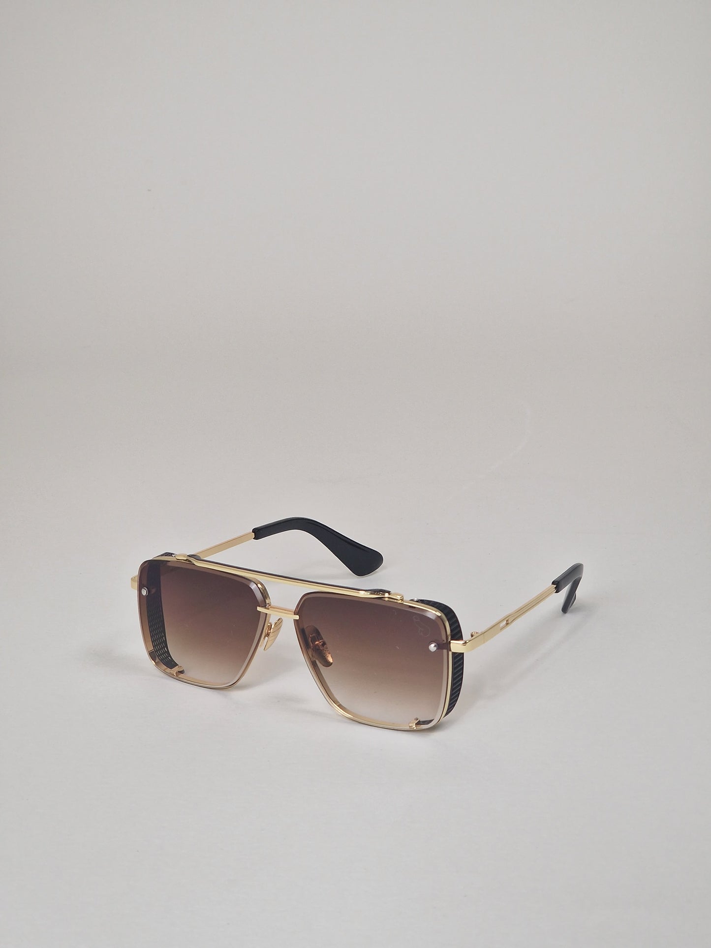 Sunglasses, model 32 - Brown tinted.