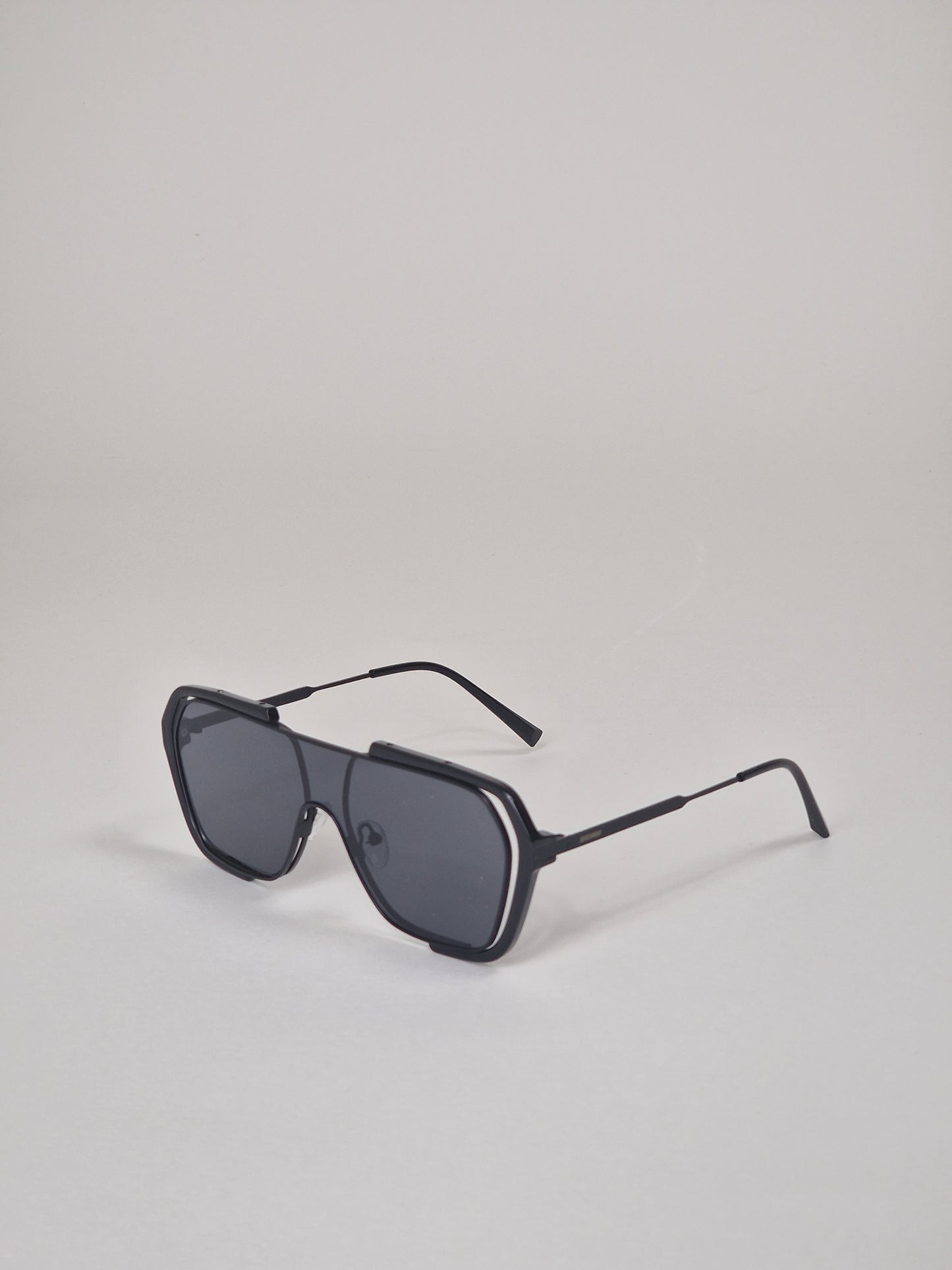 Sunglasses, model 27 - Black tinted.